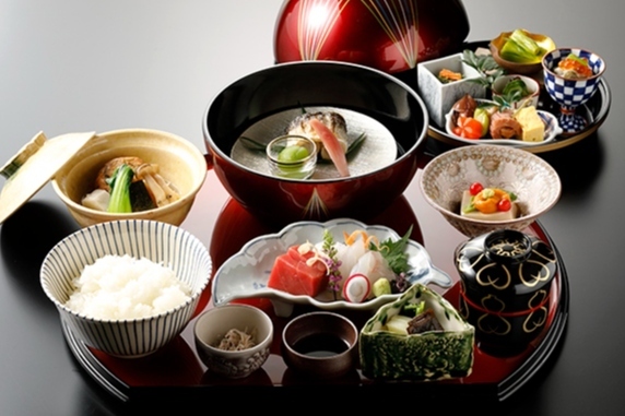 春の手毬御膳